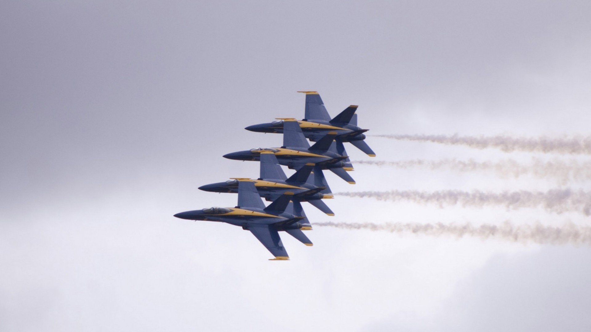 米兰主帅收到警告,球迷质疑战术调整,米兰下场