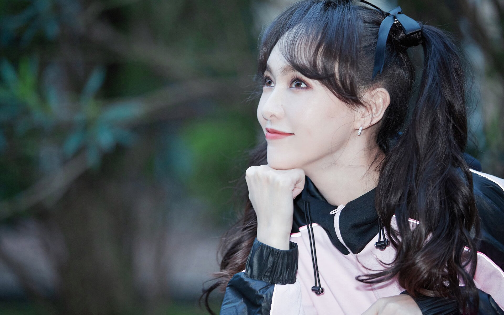 李娜亲自指导青少年练习基本步伐，李娜训练是自费吗